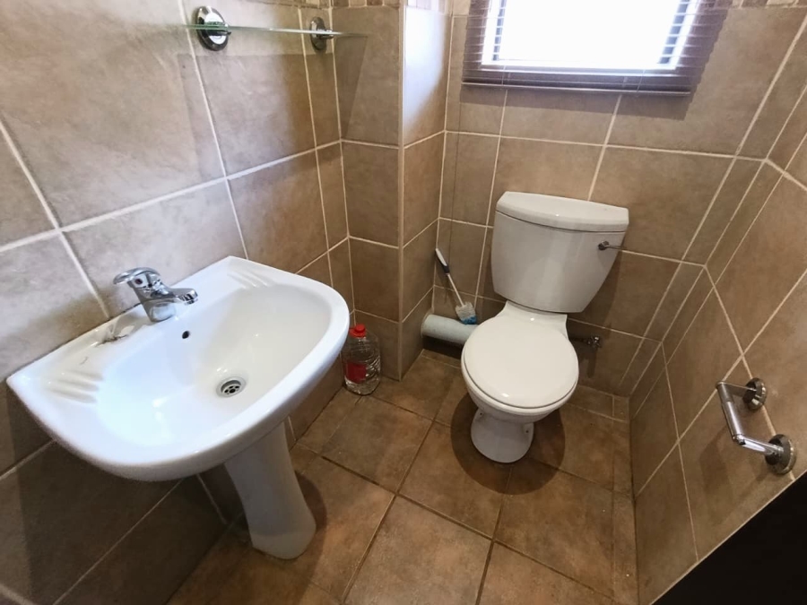 1 Bedroom Property for Sale in Langenhovenpark Free State